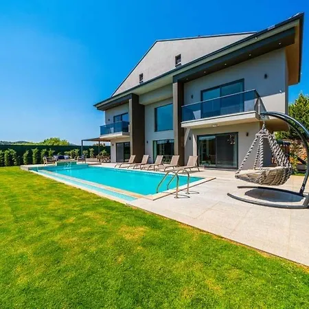 Sleeps 8 With Pool Air Con And Wifi Ovacık