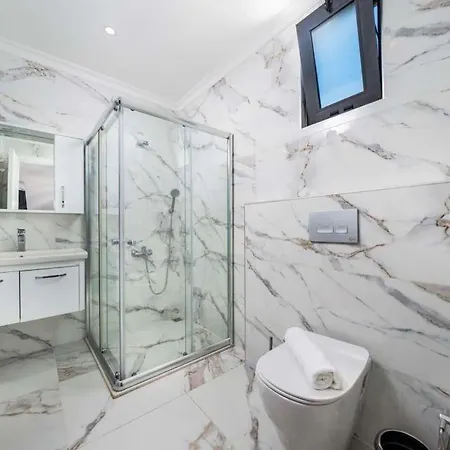 Sleeps 8 With Pool Air Con And Wifi