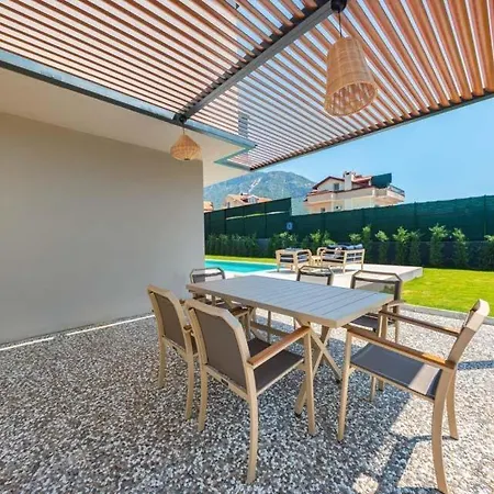 Villa Sleeps 8 With Pool Air Con And Wifi *
